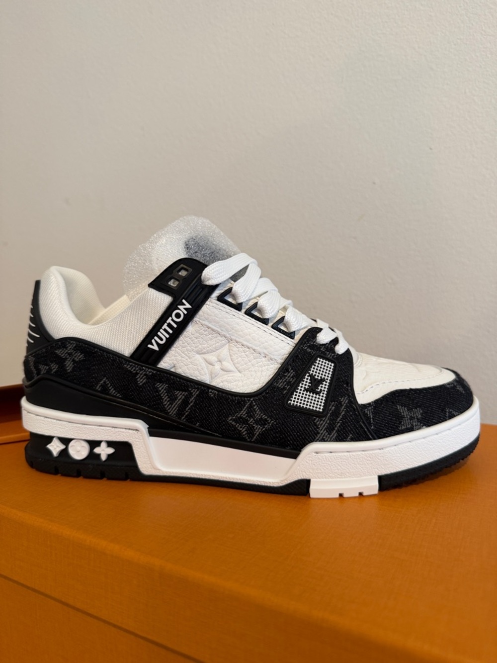 Louis Vuitton Men’s Black & White Low-Top Trainer - Picture 2 of 6